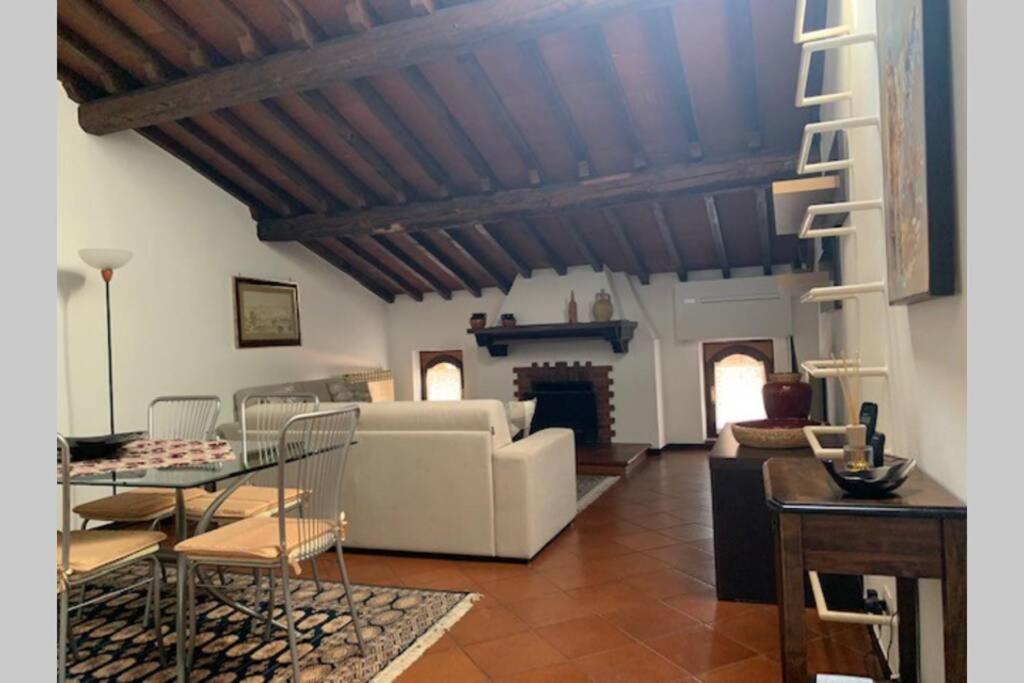 Daisy House: Nice Attic In The Historical Center 살로 외부 사진